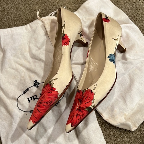 Vintage Prada Pointed Silk Floral Kitten Heel - Picture 4 of 6